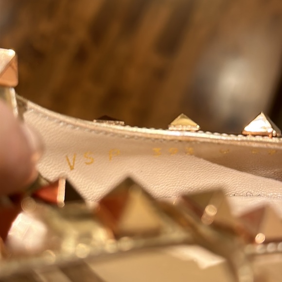 Valentino heels in rose gold. Worn once with brand new base. - Picture 7 of 7